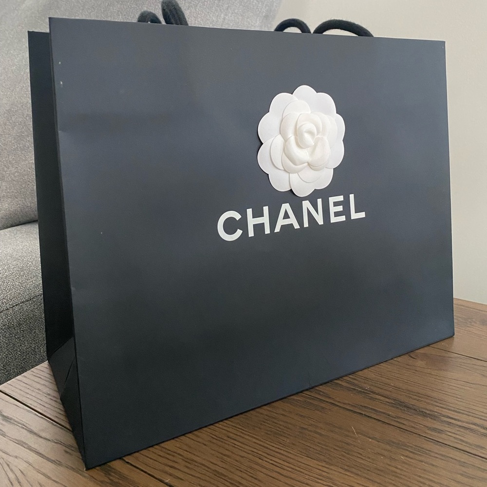 Original Chanel shopping bag with 3D flower